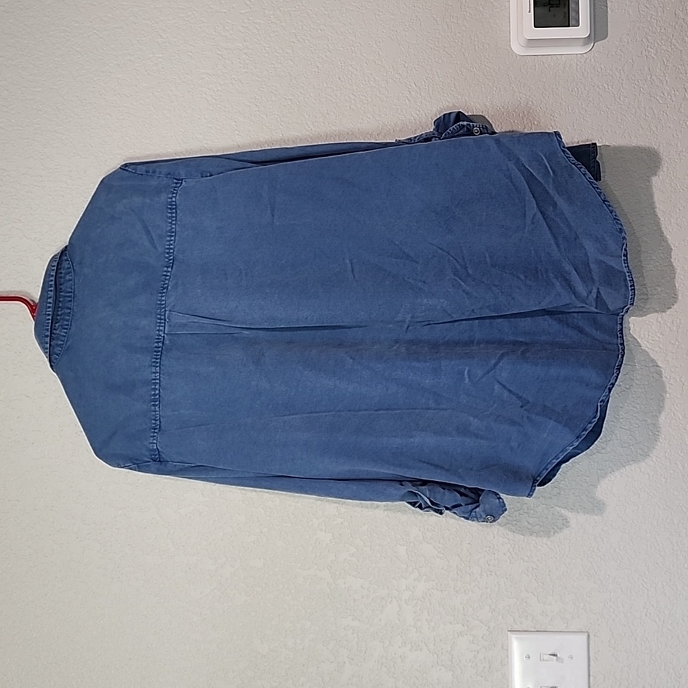 Button up shirt - Picture 3 of 3